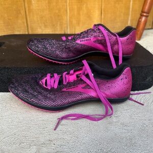 Brooks Women's Black and Pink Athletic Shoes Mach 19